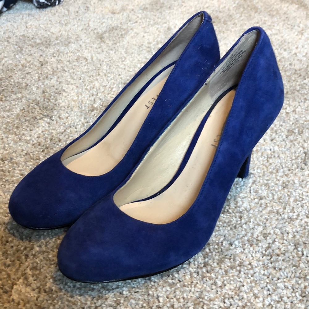Beautiful periwinkle suede heels.